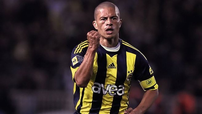 Alex’den Galatasaray’a gol atan Josef de Souza’ya 