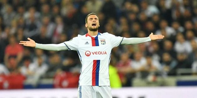 Arjantinli savunmacıdan Lyon’a kötü haber