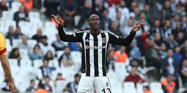 Atiba Hutchinson primi kaptı!