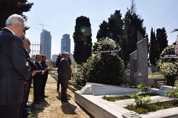 'Baba' Hakkı Yeten Kabri Başında Anıldı