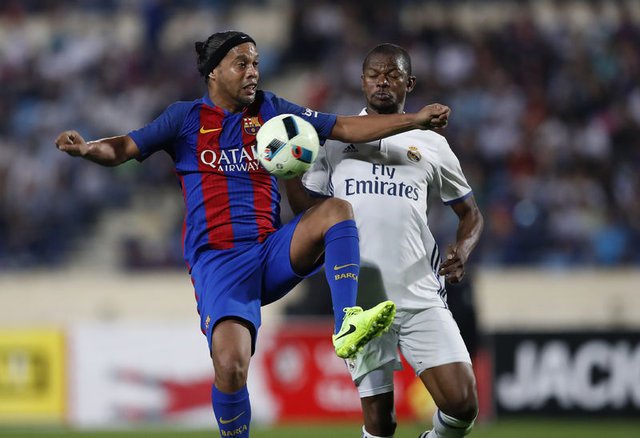 Barcelona ve Real Madrid'in efsaneleri sahada