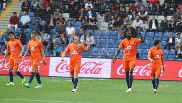 'Başakşehir'den Beşiktaş'a gönderme
