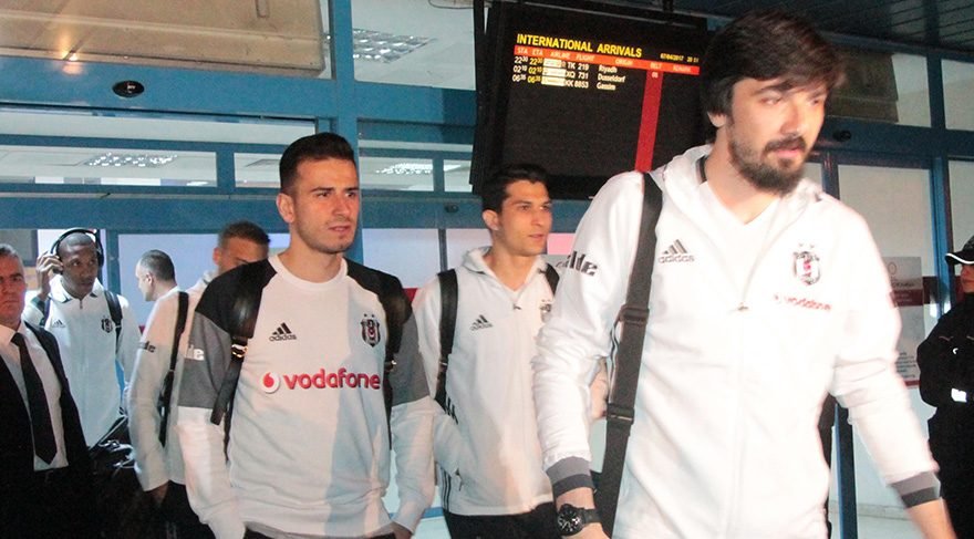 Beşiktaş, Trabzon’da çiçeklerle karşılandı