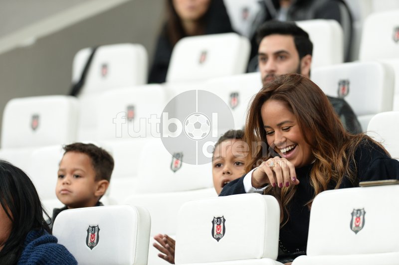 Beşiktaş tribünlerinden renkli görüntüler