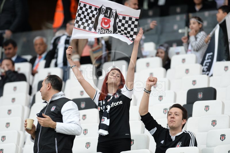 'Beşiktaş tribünlerinden renkli görüntüler