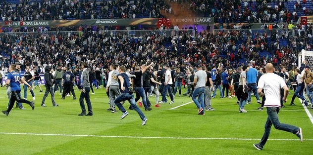 Beşiktaşlı taraftara 2 ay hapis.