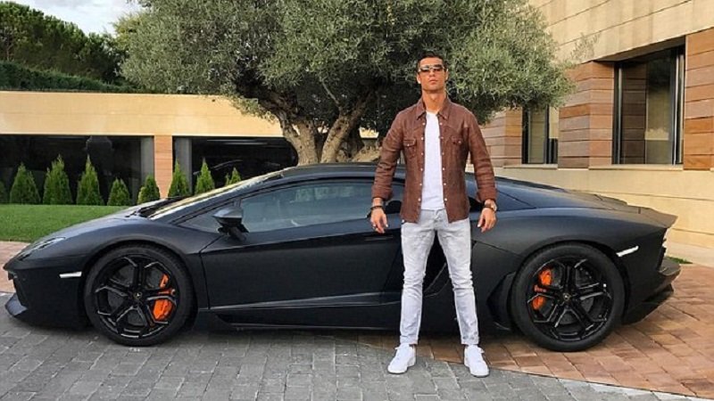 C. Ronaldo - Lamborghini Aventador