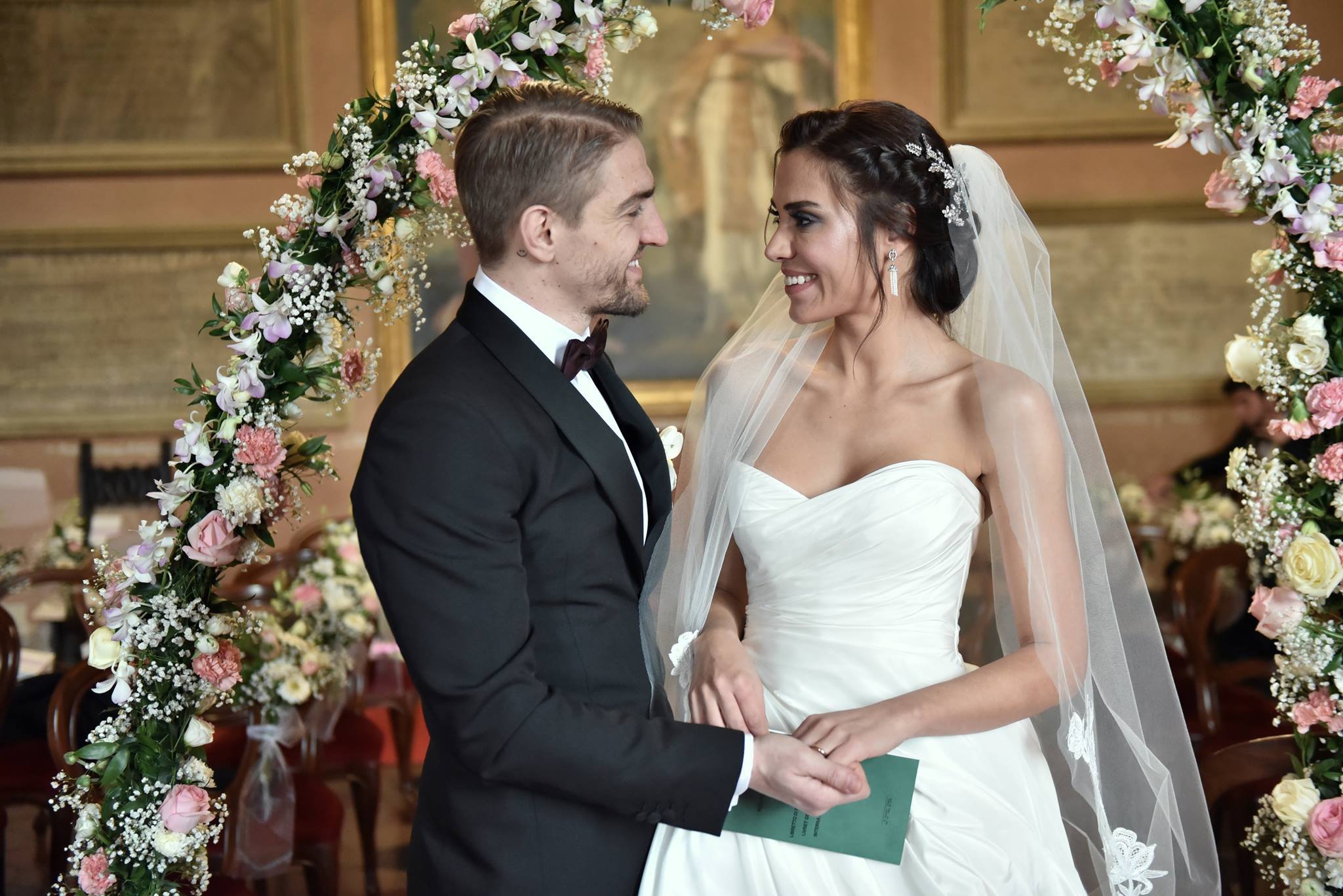 Caner Erkin - Şükran Ovalı çiftine gül yağdı