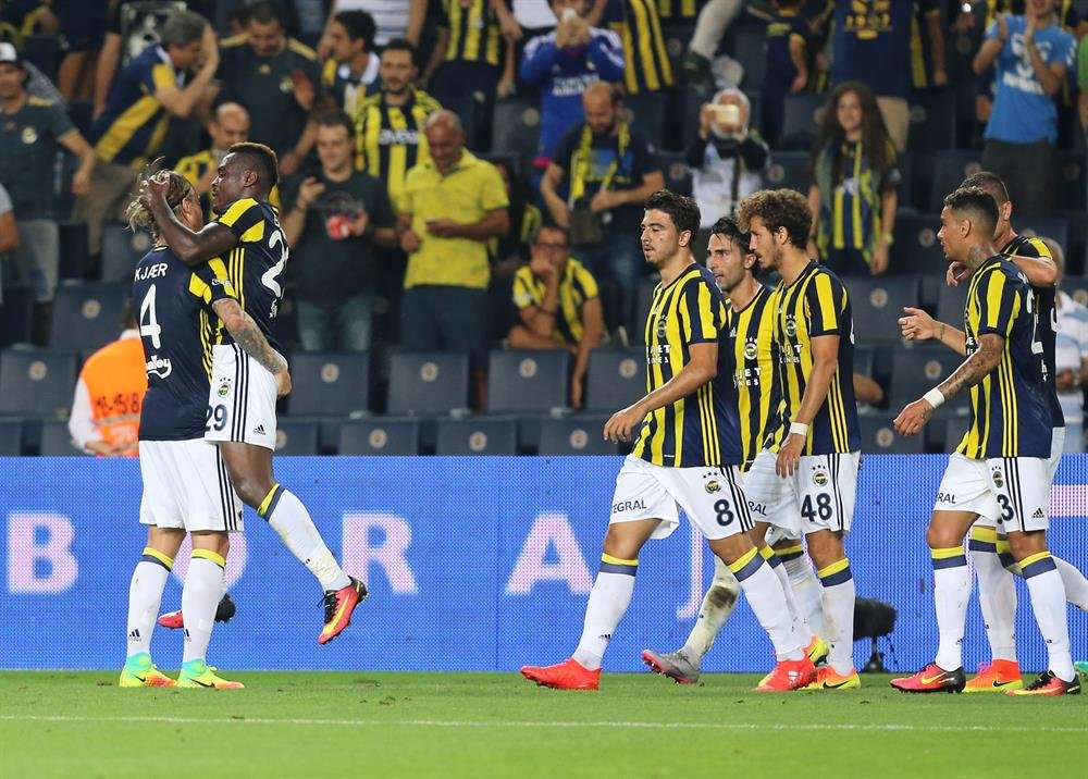 Fenerbahçe ile anılan yıldız için flaş açıklama!