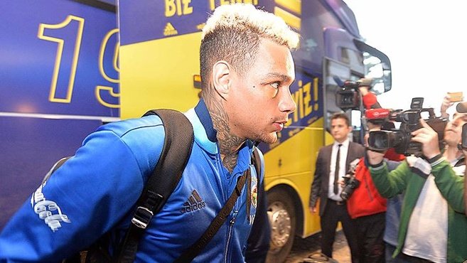 Fenerbahçe’de van der Wiel sorunu!