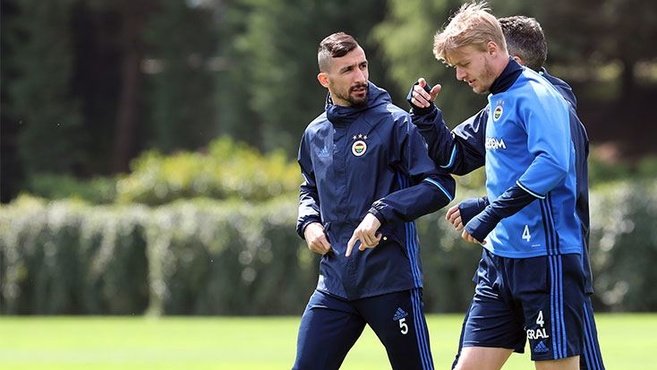 Fenerbahçe’ye Kjaer’den kötü haber