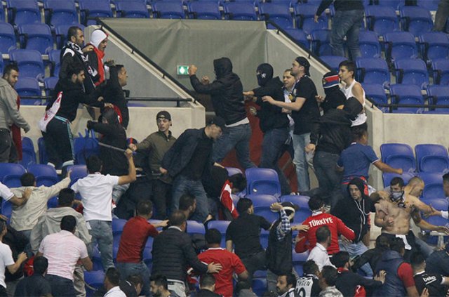 Fransız basını: Beşiktaşlı taraftarlar da suçlu!