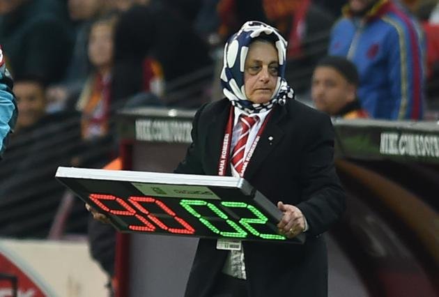 'Galatasaray - Adanaspor maçındaki saha komiseri Sevgi Yalçın kimdir?