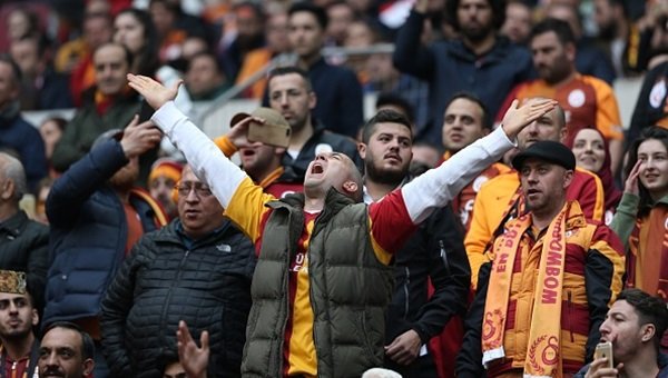 Galatasaray taraftarı isyan bayrağını çekti! Florya'ya hücum...