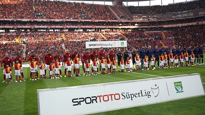 Galatasaray’a 1 maç seyircisiz oynama cezası!