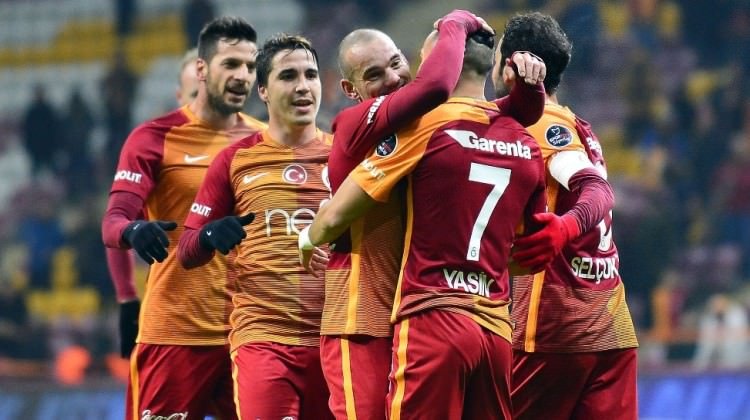 Galatasaray'dan yıldız forvete resmi teklif!