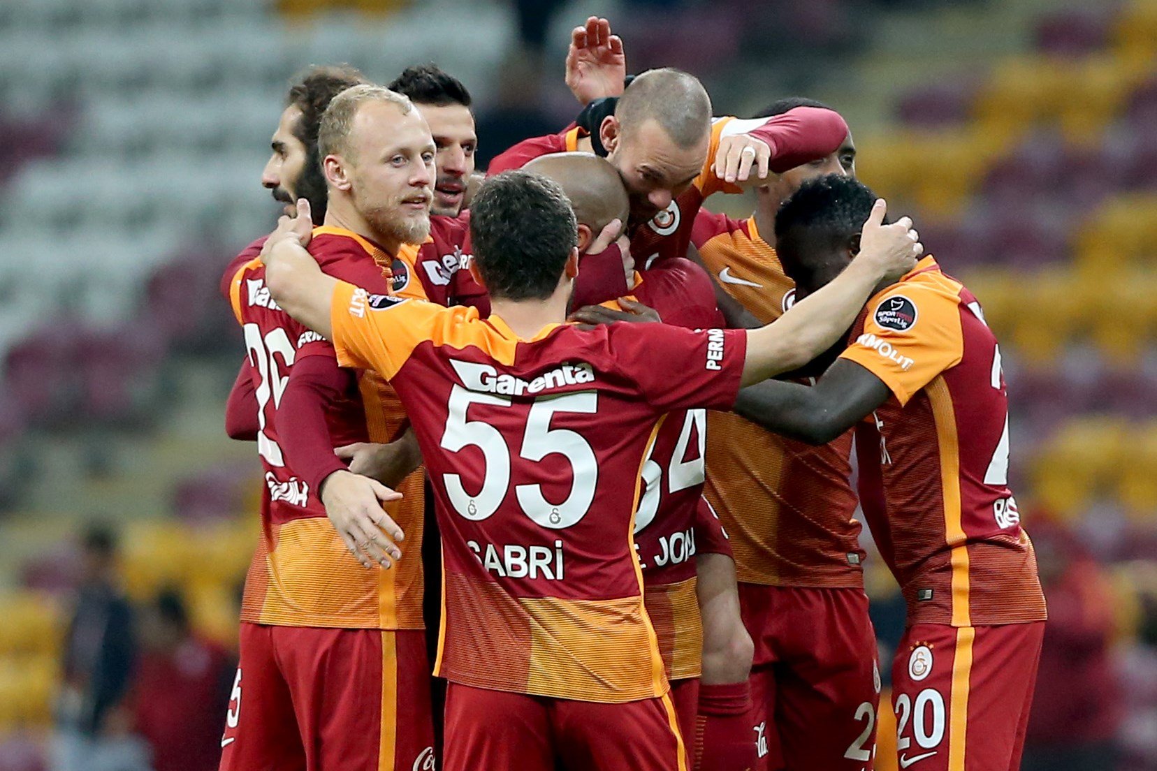 'Galatasaraylı futbolcu köprüleri attı! 