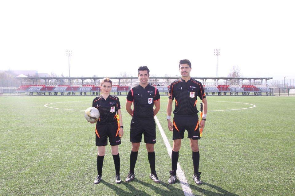 Görev aldığınız maçlarda tribünlerden veya futbolculardan ne gibitepkiler aldınız?