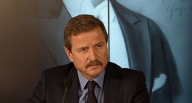 'Cüneyt Tanman'dan Galatasaray yönetimine olay sözler