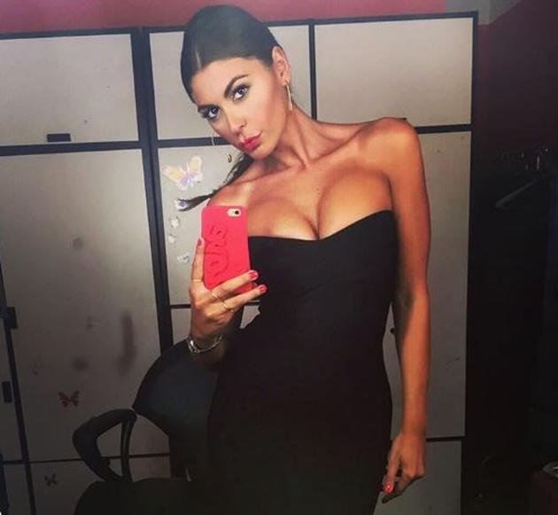 Juventus'un hayranı olan seksi spiker Jolanda De Rienzo