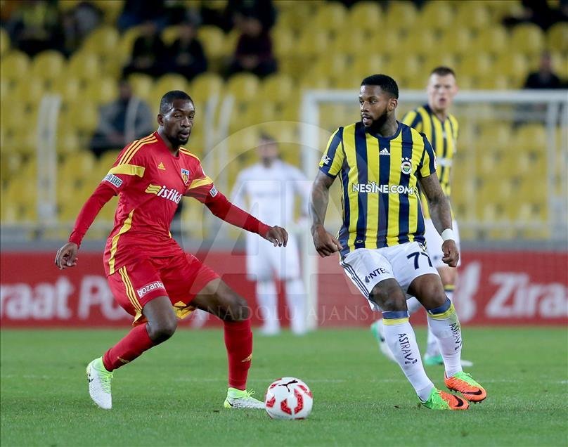 Kupaya sarıldılar