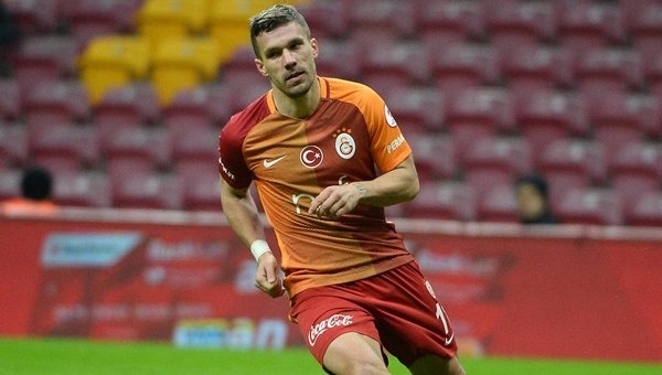 Lukas Podolski özür diledi
