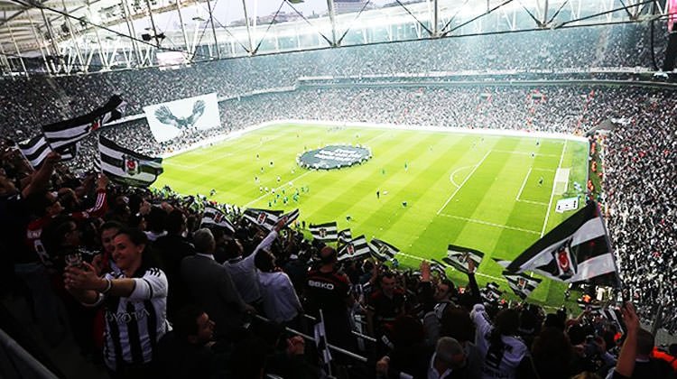 'Olimpik Lyon'dan şaşırtan taraftar kararı