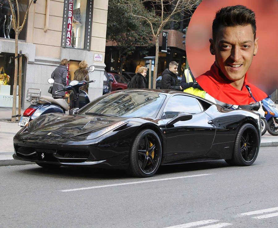 Mesut Özil - Ferrari 458 İtalia