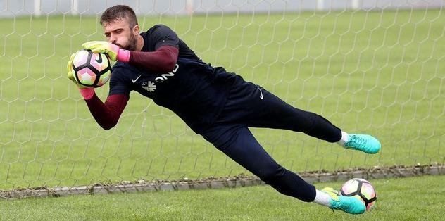 Onur Kıvrak - West Ham
