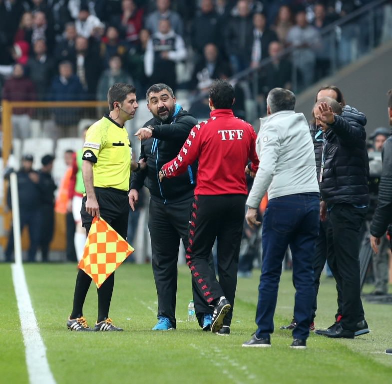 Şenol Güneş ile Ümit Özat arasında gerilim