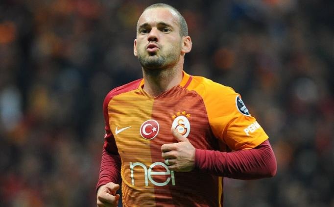 Sneijder için şok iddia! Krampon fırlattı!