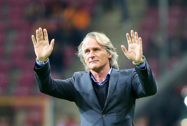 Sneijder, Riekerink’in ev kirasını ödemiş!