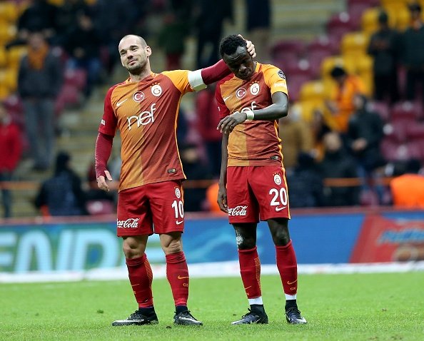 Sneijder ve Bruma kulübeye!
