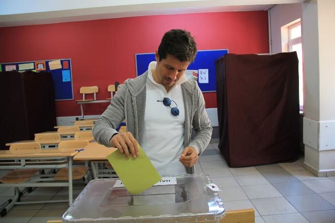 Sporcular ve ünlüler oylarını böyle kullandı