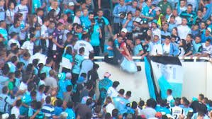 Tribünde cinayet anı kamerada