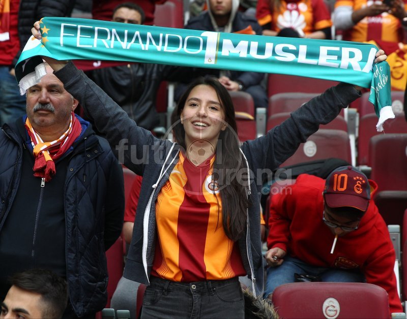 'TT Arena tribünlerinde renkli görüntüler