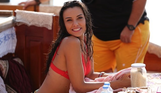Tuvana Türkay futbol tutkusunun kurbanı!