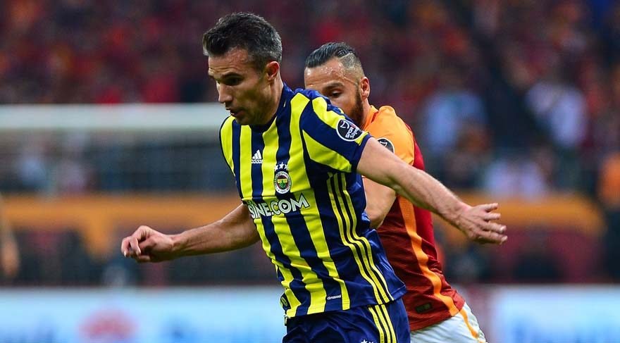Van Persie ve Volkan Demirel haftaya cezalı