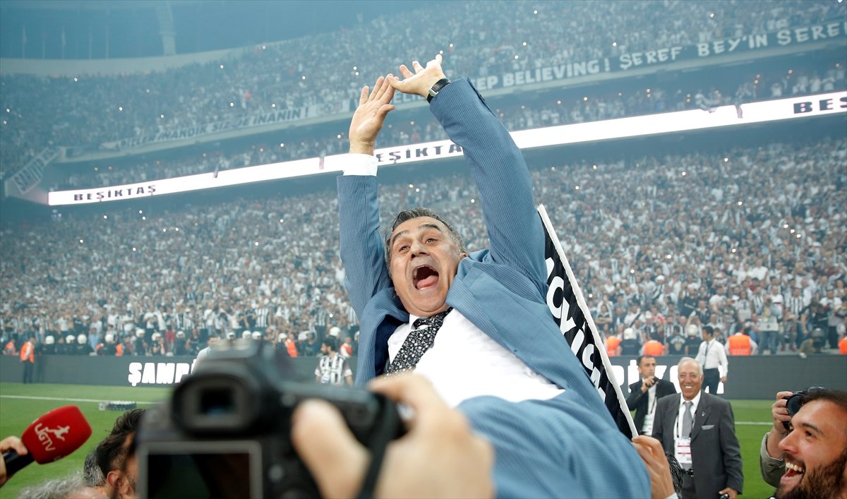 2015 - 2016 Şampiyon Beşiktaş - Teknik Direktör Şenol Güneş