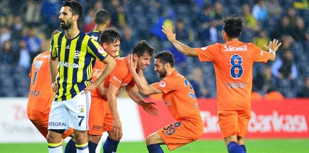 ’37 yaşındaki Emre’den utanın!’