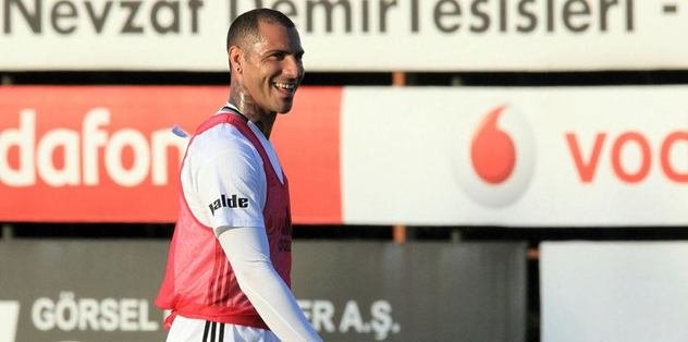 3 futbolcu ceza sınırında