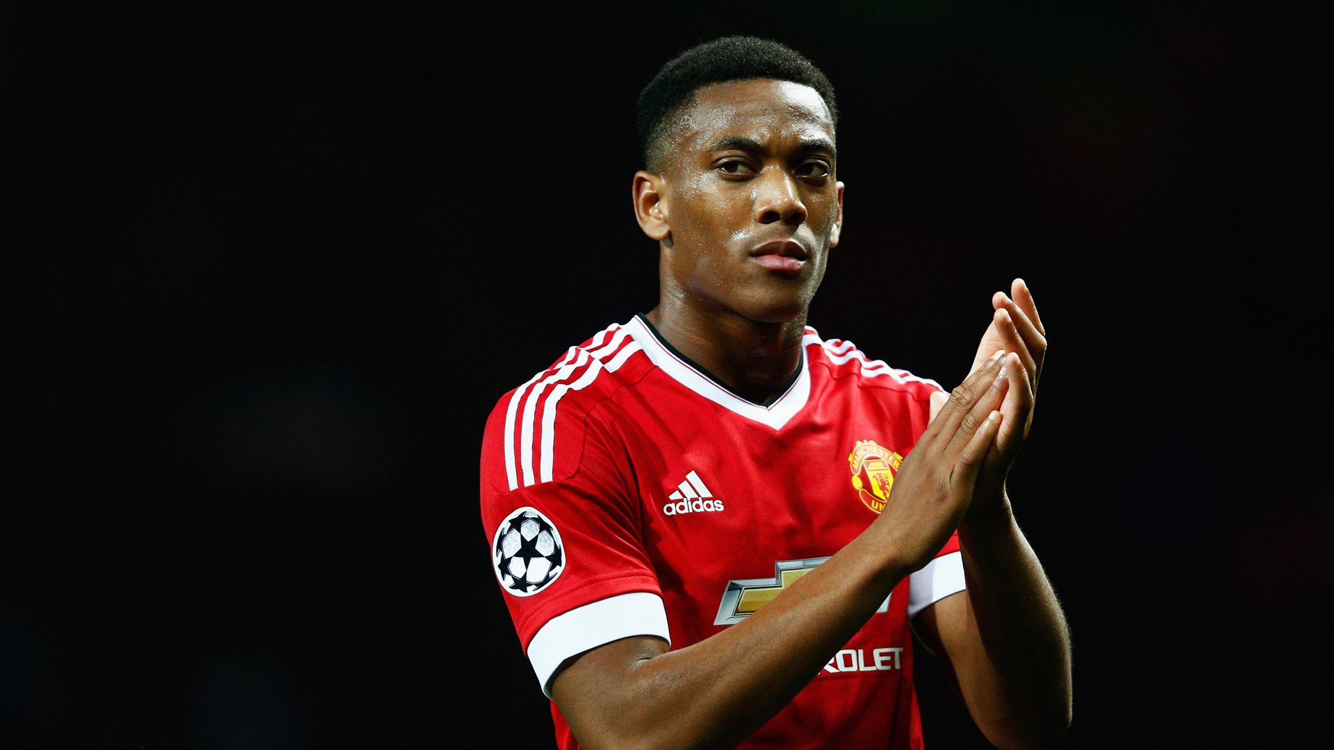 9-Martial 43,6 milyon Sterlin