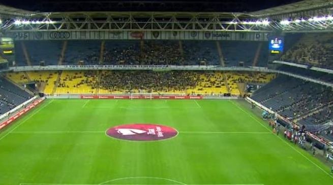  Tribünler boş kaldı