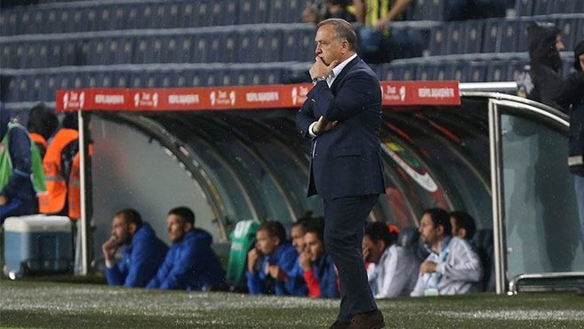 Advocaat: 2 maç daha buradayım