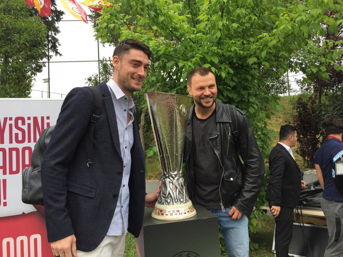 Albert Riera'dan Galatasaray'a transfer uyarısı