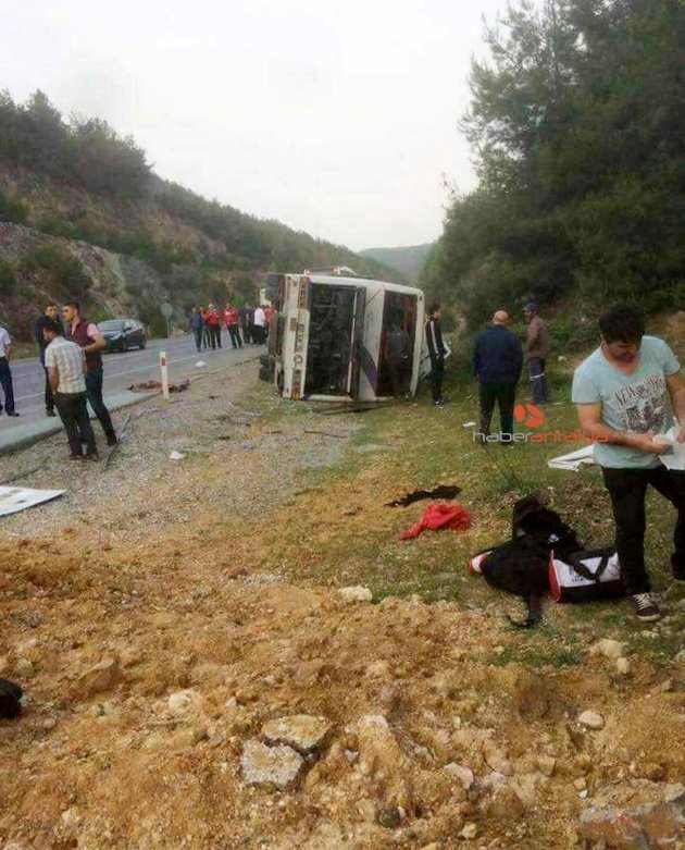 'Antalyasporlu taraftarların otobüsü takla attı