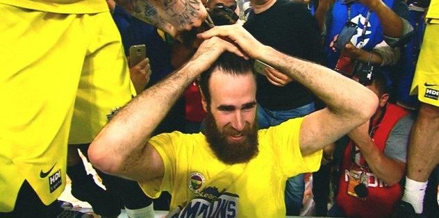 Antic, Datome’nin saçlarını kesti