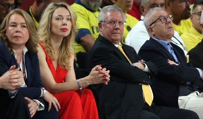 'Aziz Yıldırım'ın yanındaki kadın kim?