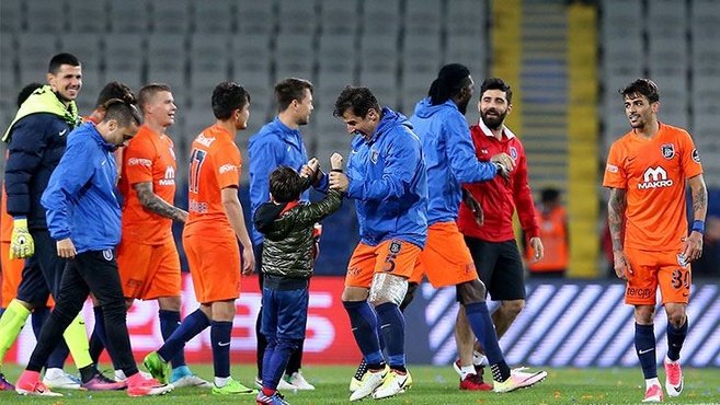 Başakşehir’den Beşiktaş taraftarlarını kızdıracak tweet!