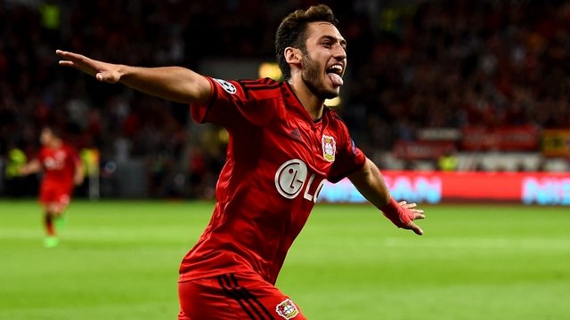 Bayer Leverkusen'de Hakan Çalhanoğlu için şok karar